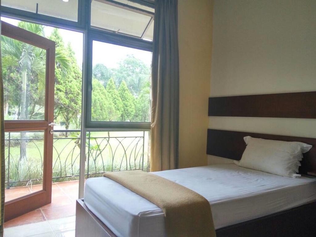 Le Villa Bougenville Bogor Exterior photo